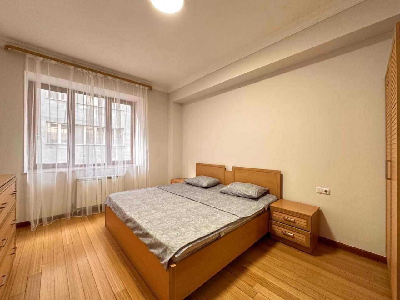 Hotel & Apartments California Erivan Dış mekan fotoğraf