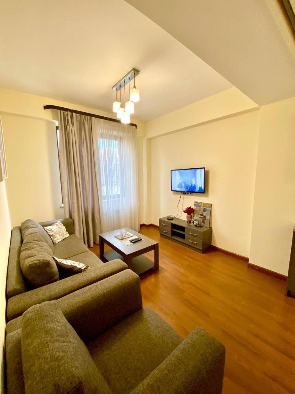 Hotel & Apartments California Erivan Dış mekan fotoğraf