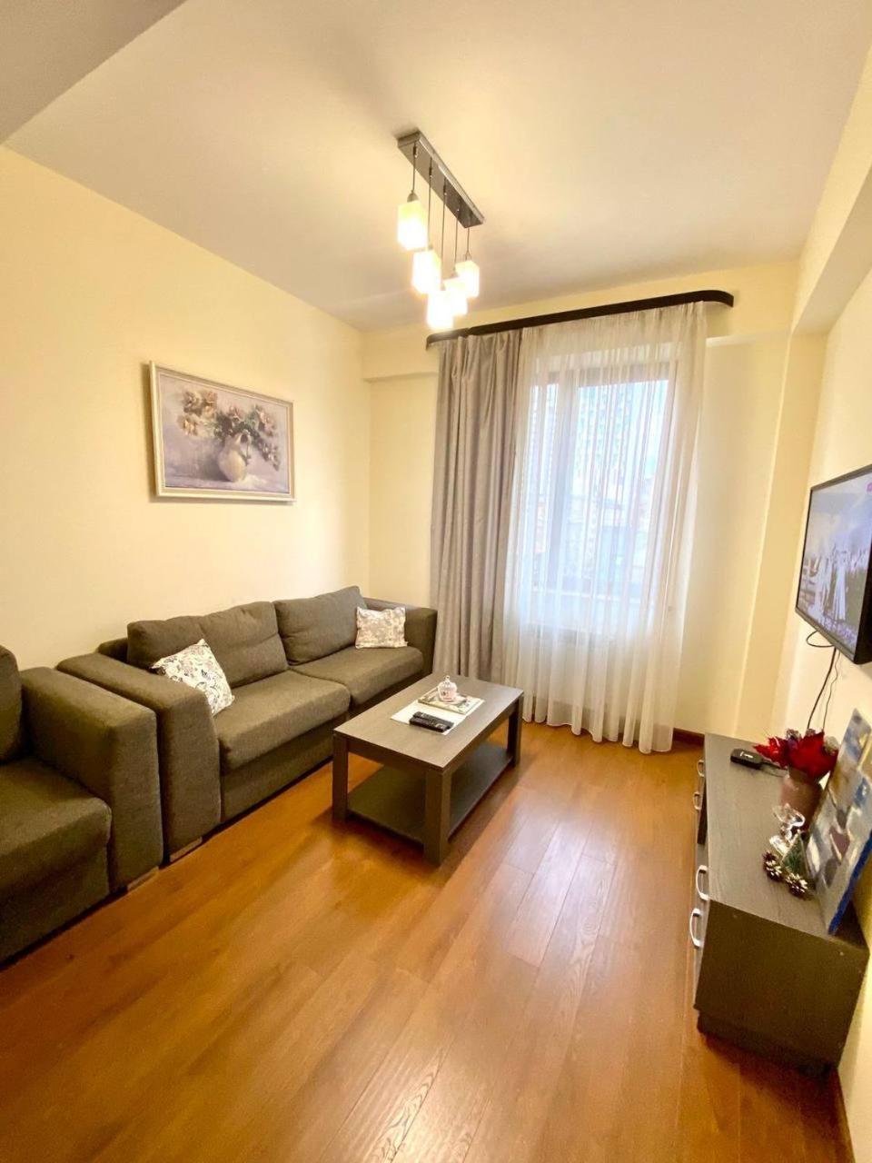Hotel & Apartments California Erivan Dış mekan fotoğraf