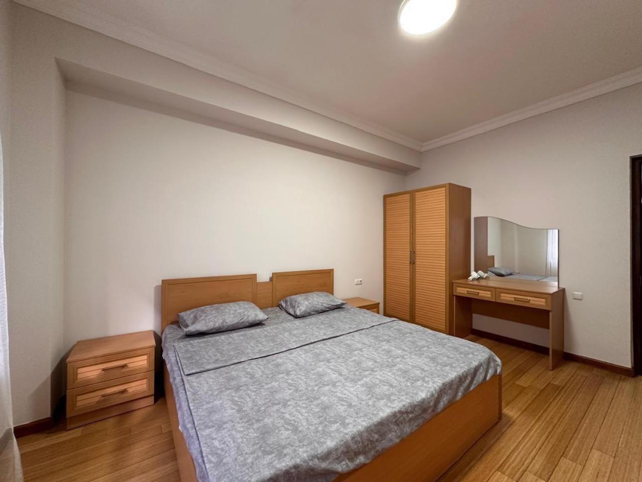 Hotel & Apartments California Erivan Dış mekan fotoğraf