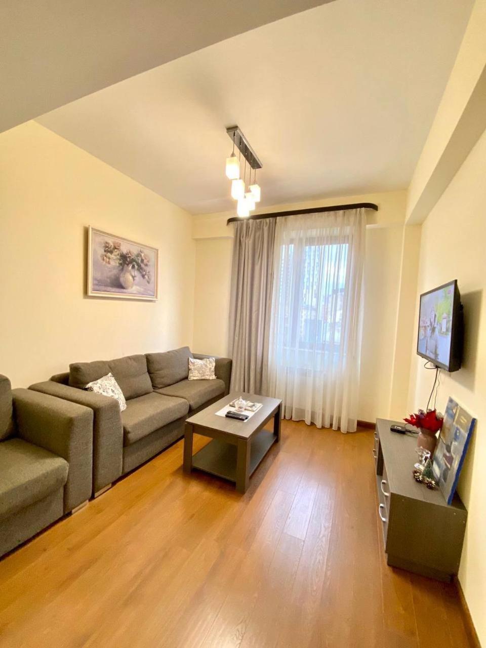 Hotel & Apartments California Erivan Dış mekan fotoğraf