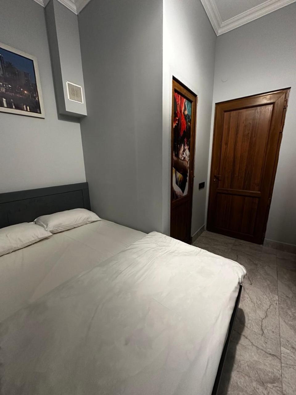 Hotel & Apartments California Erivan Dış mekan fotoğraf